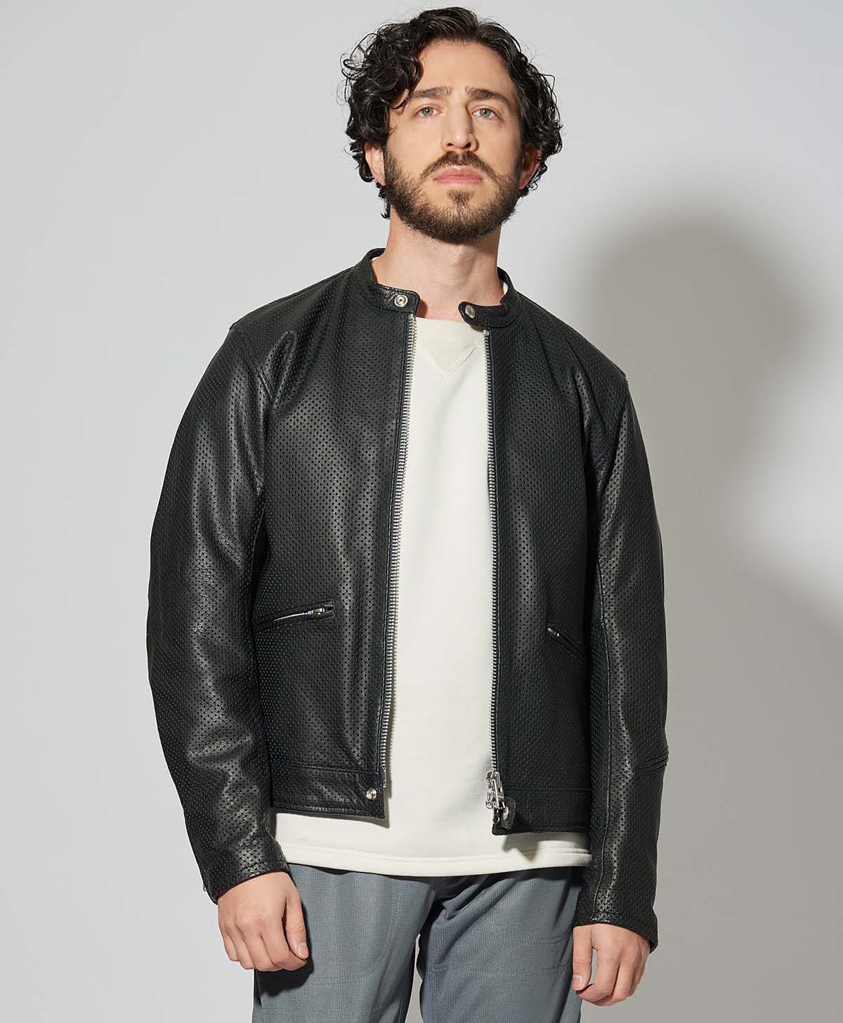 H175 B89 W78サイズL Tシャツ着用