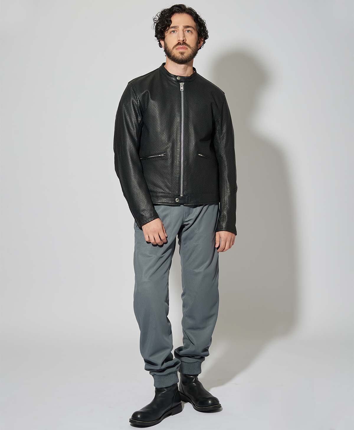 H175 B89 W78サイズL Tシャツ着用