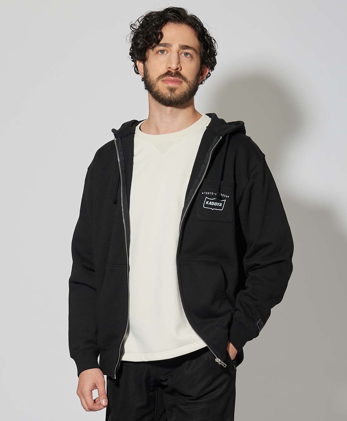 H175 B89 W78サイズL Tシャツ着用