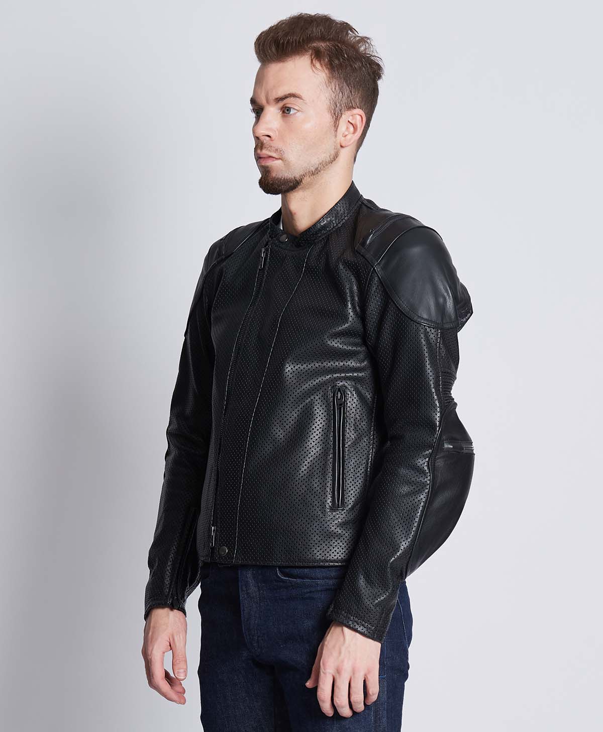 176cm 75kg サイズL Tシャツ着用