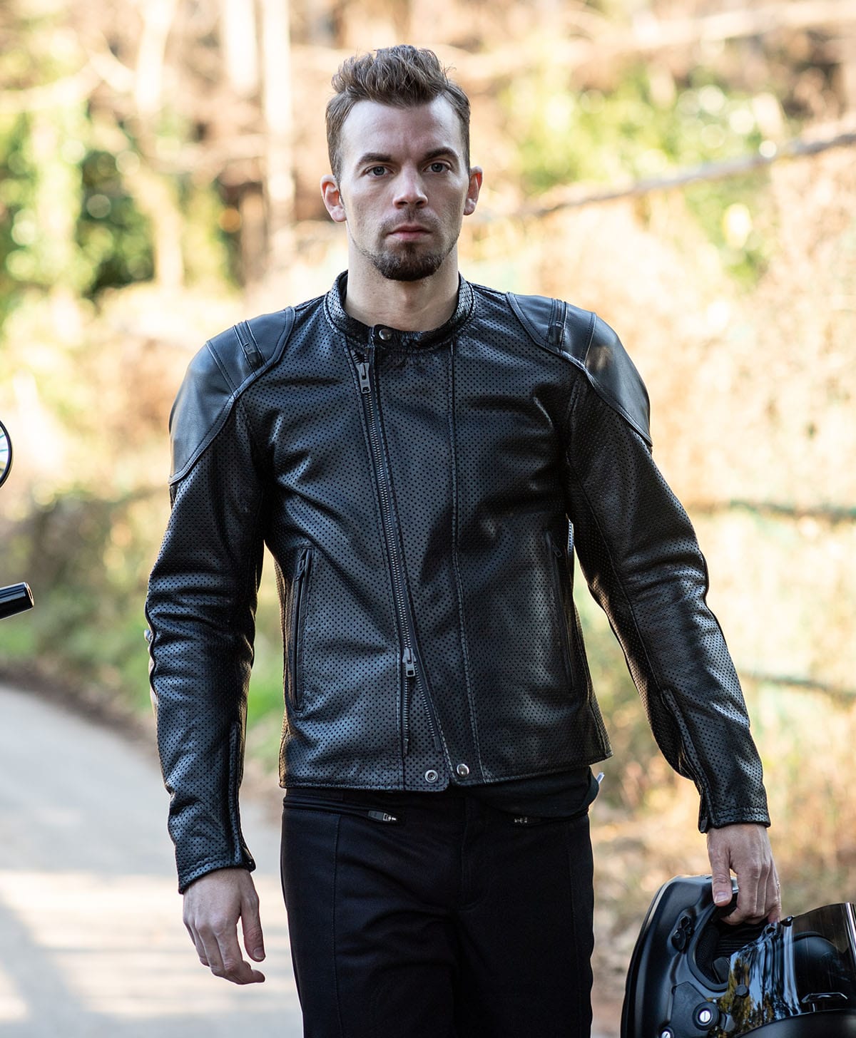 176cm 75kg サイズL Tシャツ着用