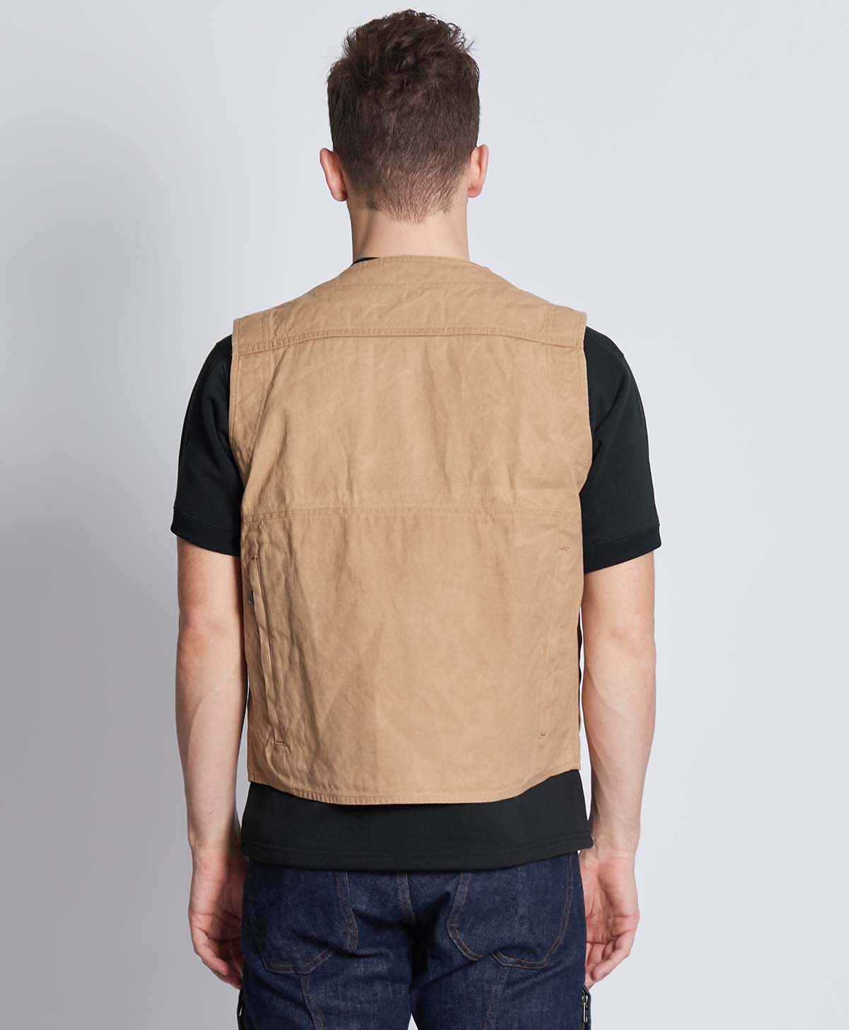 176cm 75kg サイズL Tシャツ着用