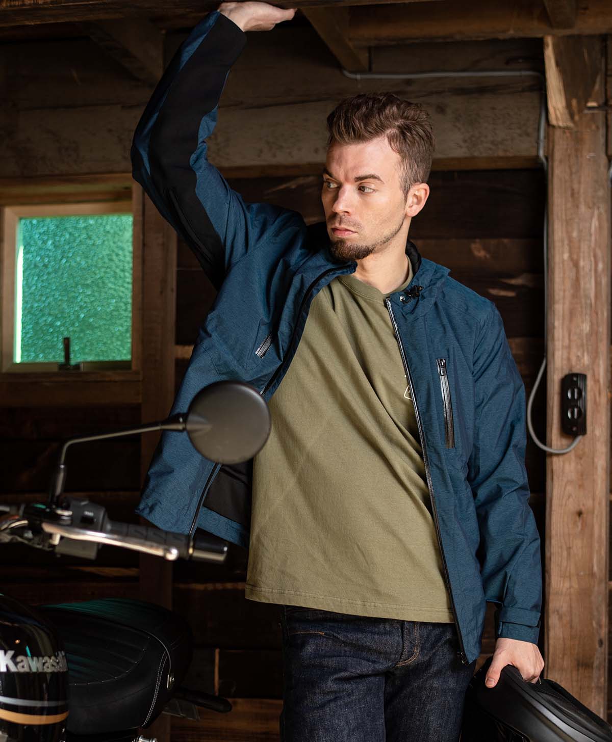 176cm 75kg サイズL Tシャツ着用(パッド入り)