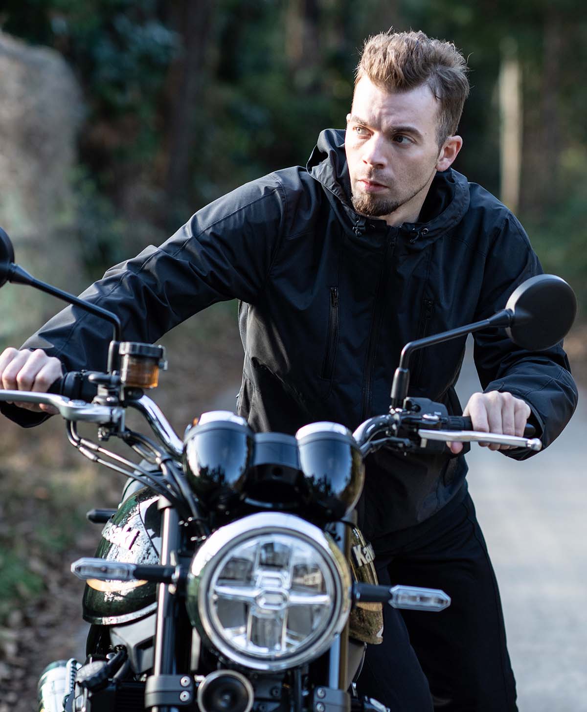 176cm 75kg サイズL Tシャツ着用(パッド入り)