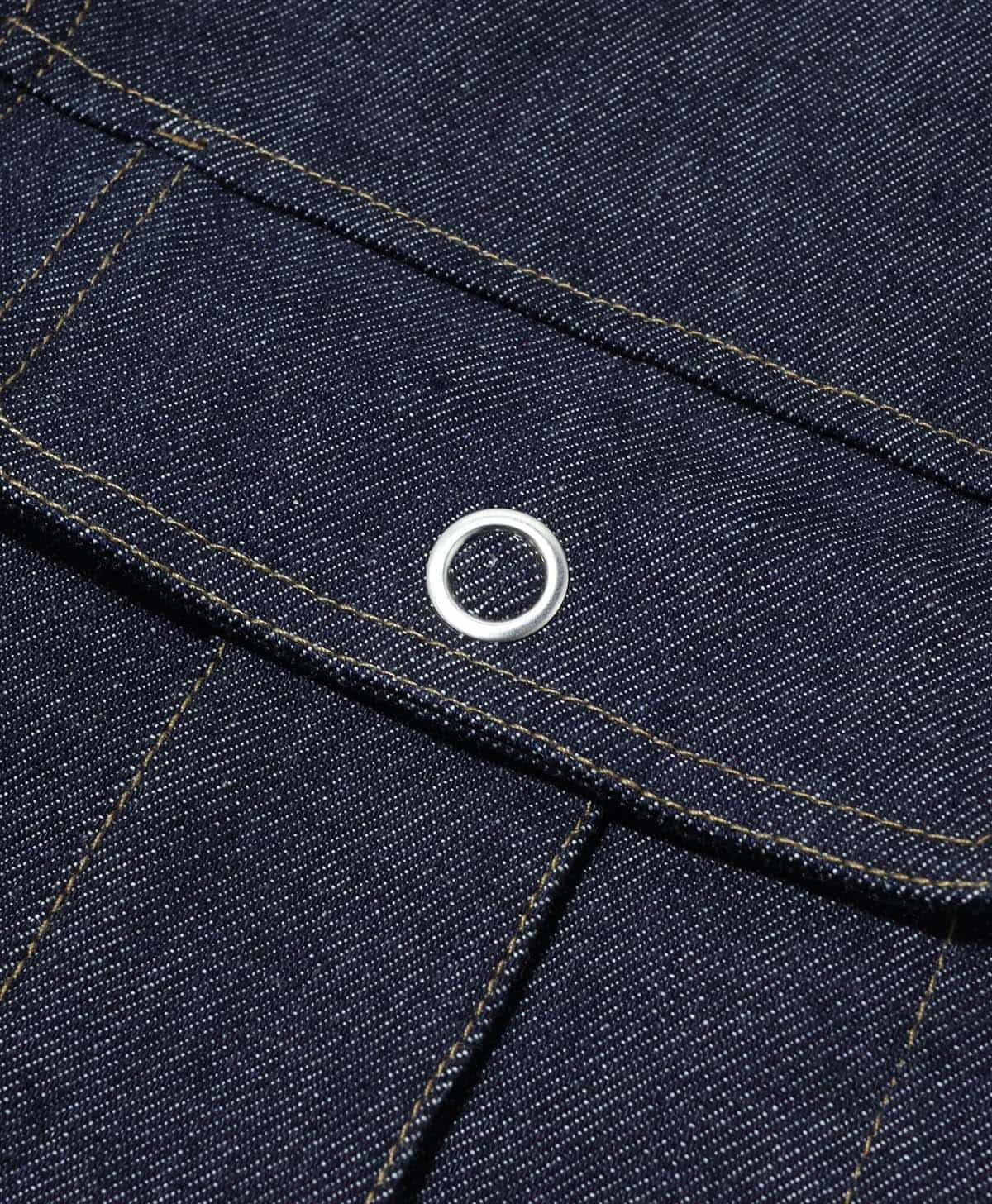 ドットボタンには金属の設置面積が少ないタイプを採用