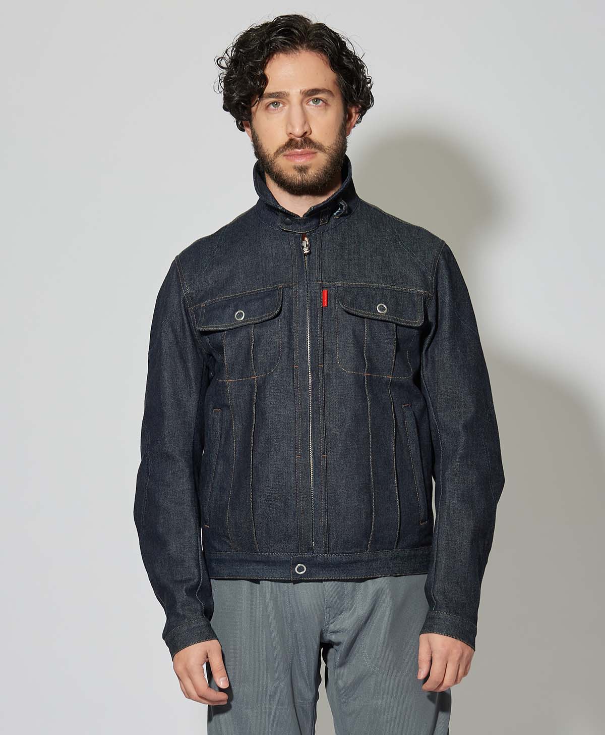 H175 B89 W78サイズL Tシャツ着用