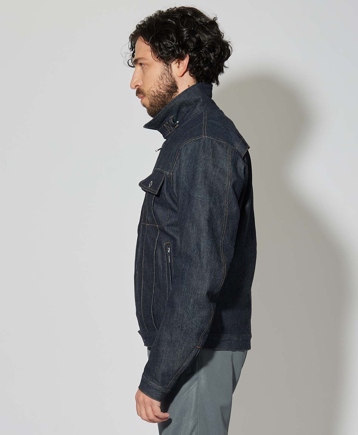 H175 B89 W78サイズL Tシャツ着用