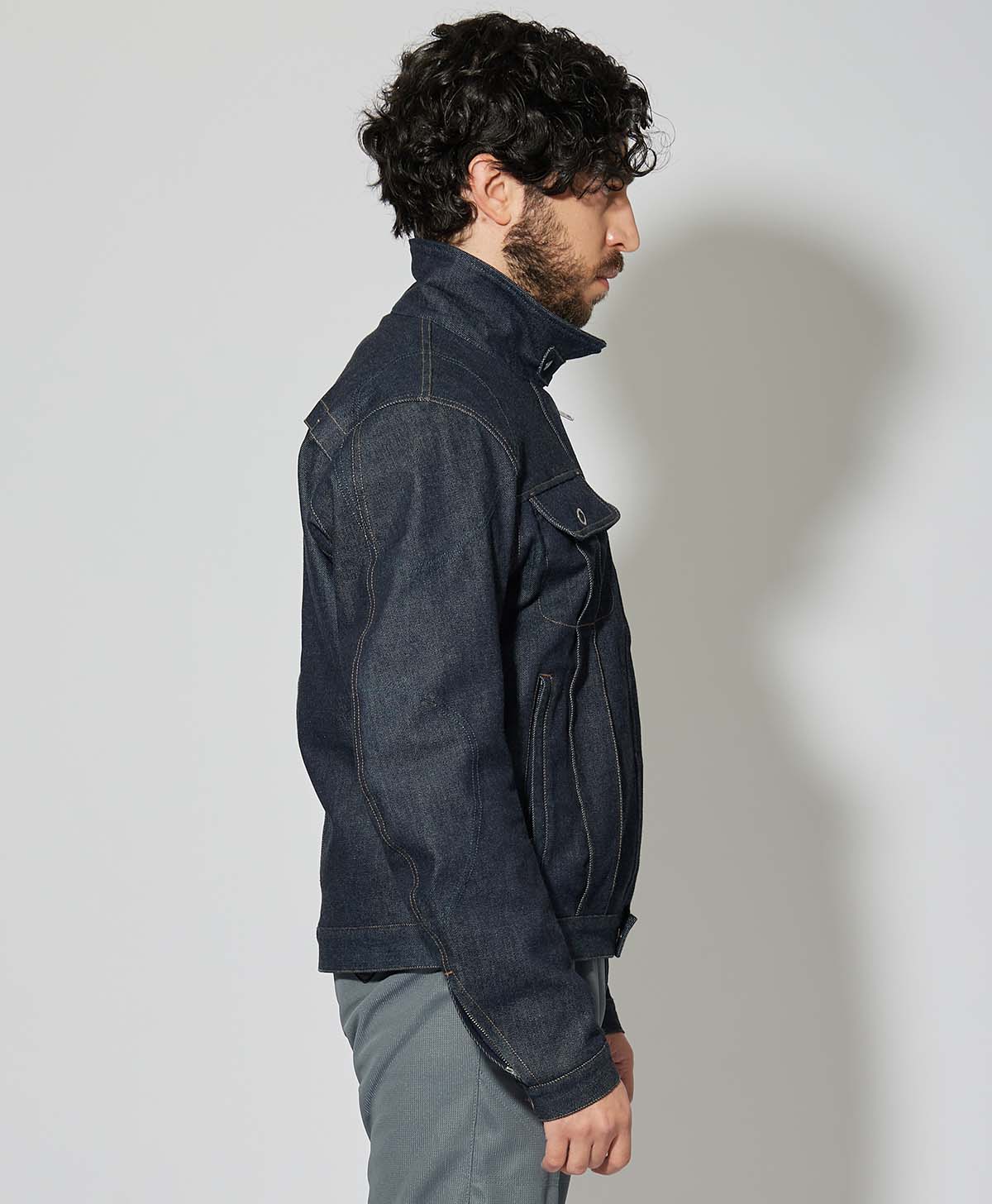 H175 B89 W78サイズL Tシャツ着用