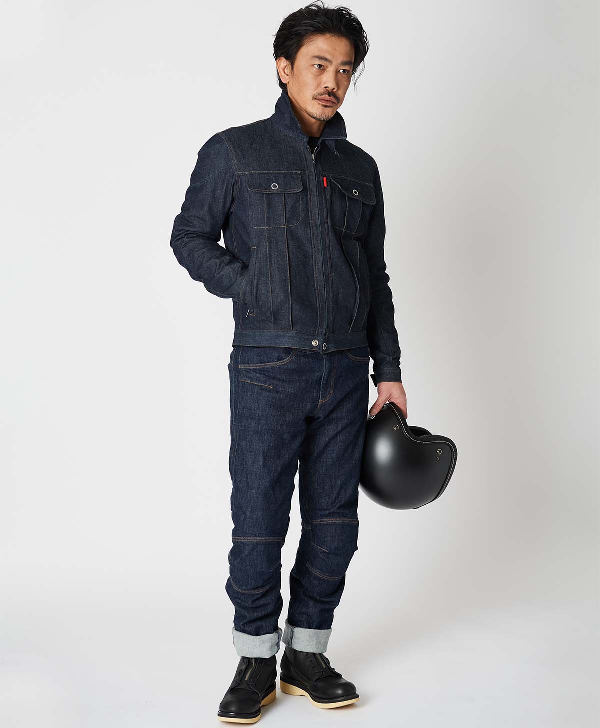 H175 B89 W78サイズL Tシャツ着用