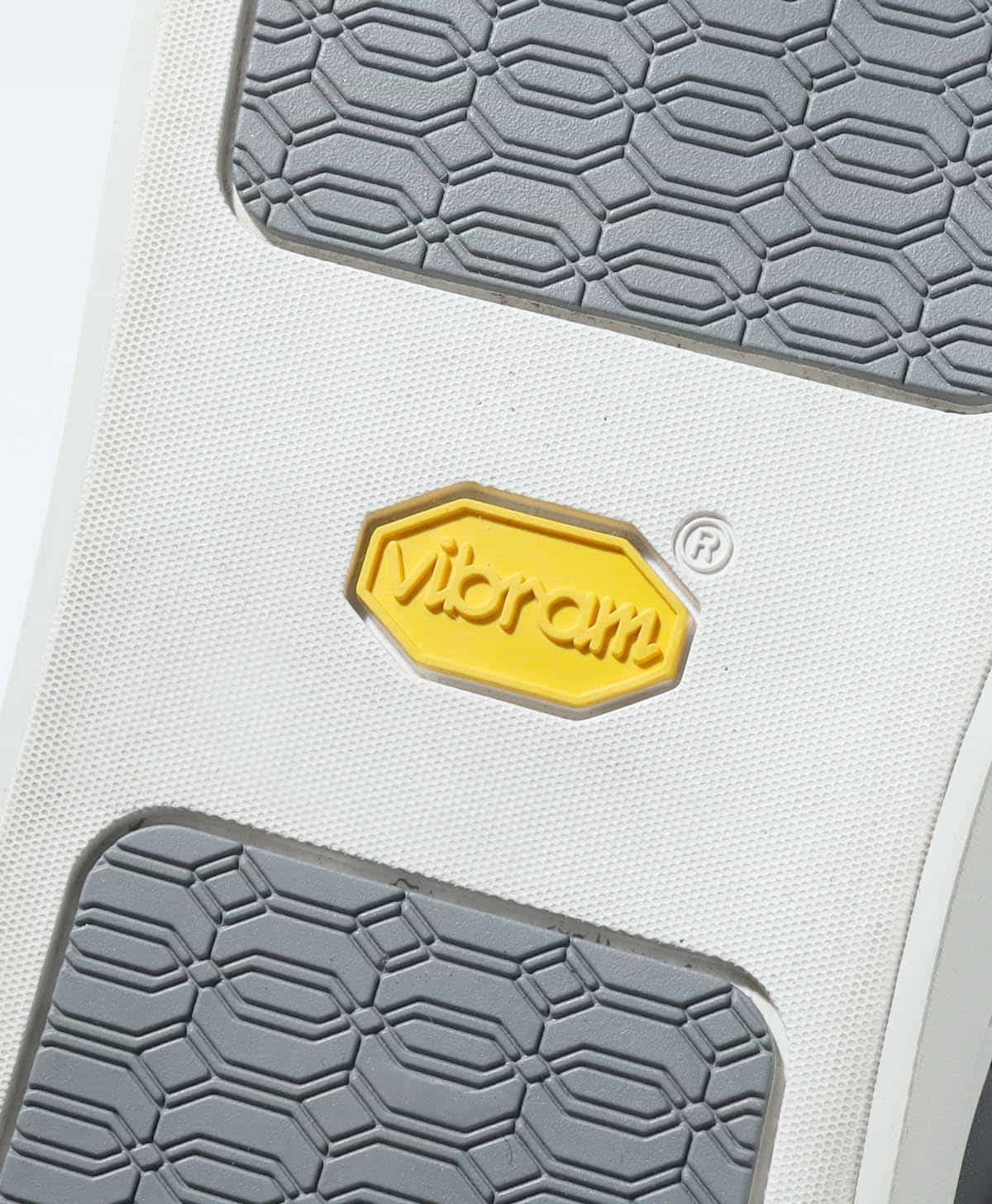 Vibramカップソールの底には配色を施し、さりげないアクセントを付けている