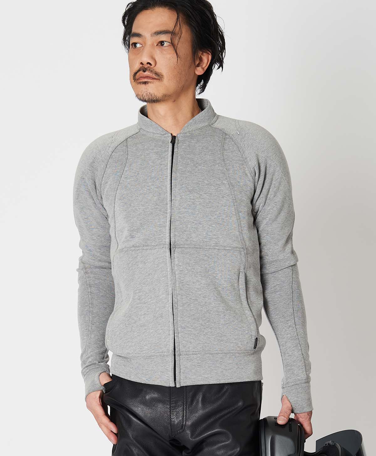 173cm 62kg サイズL Tシャツ着用