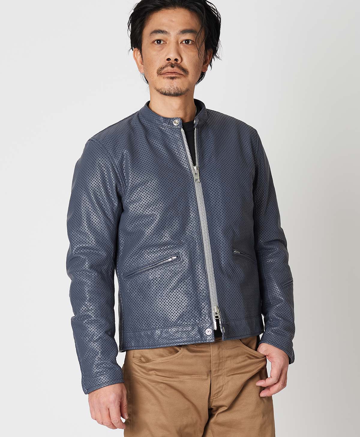 173cm 62kg サイズL Tシャツ着用