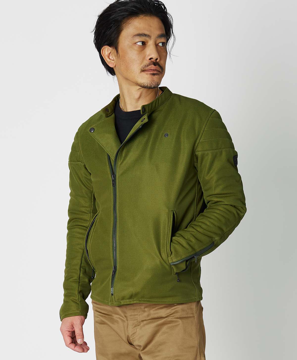 173cm 62kg サイズL Tシャツ着用