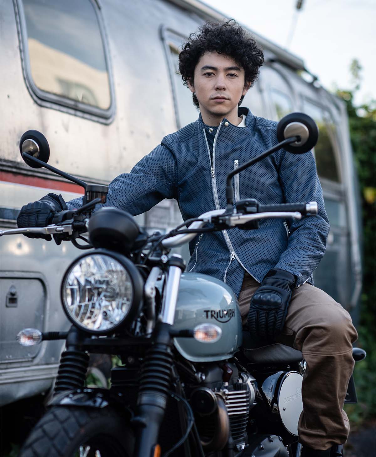 H184 B89 W71 サイズL Tシャツ着用