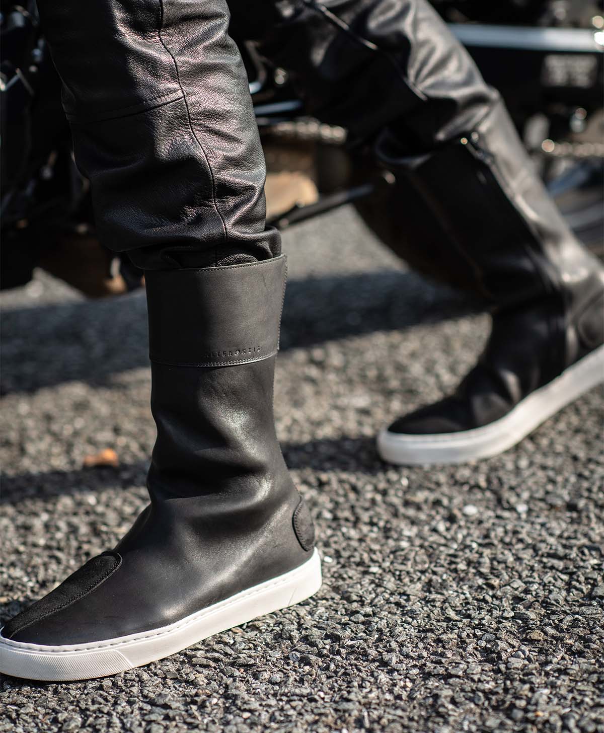 Leder High Sneaker M2 / Schwarz / Weiß