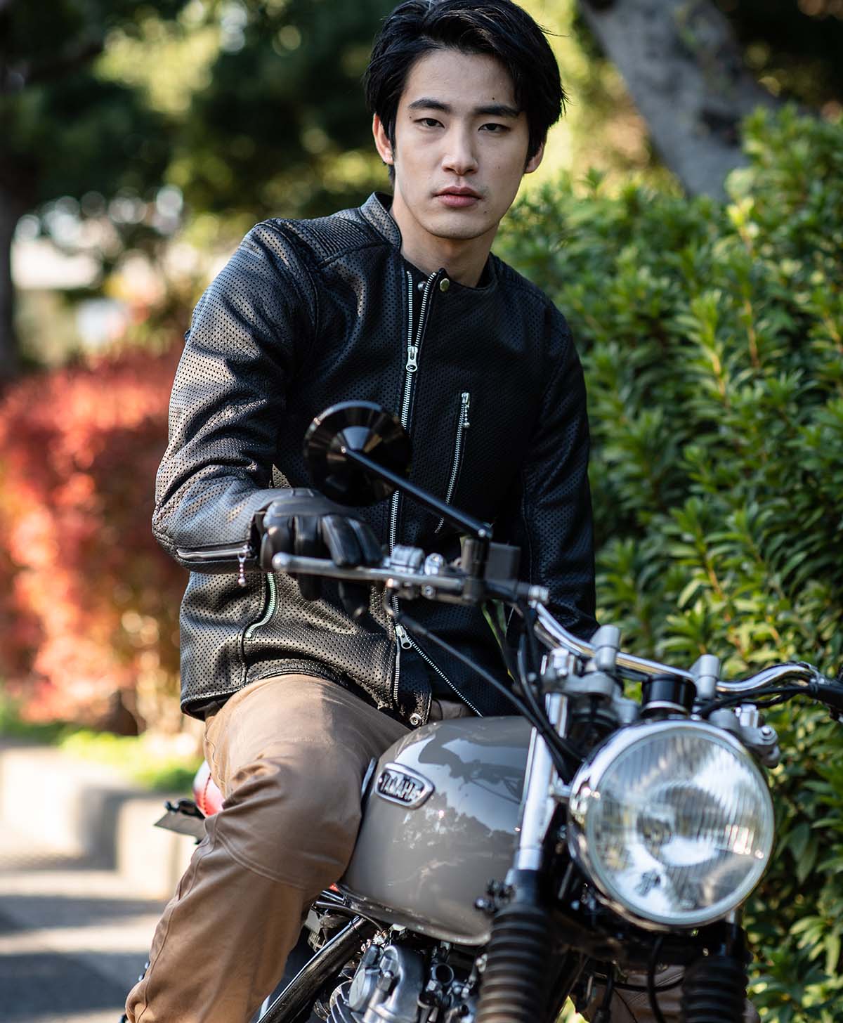 H188 B85 W73 サイズL Tシャツ着用