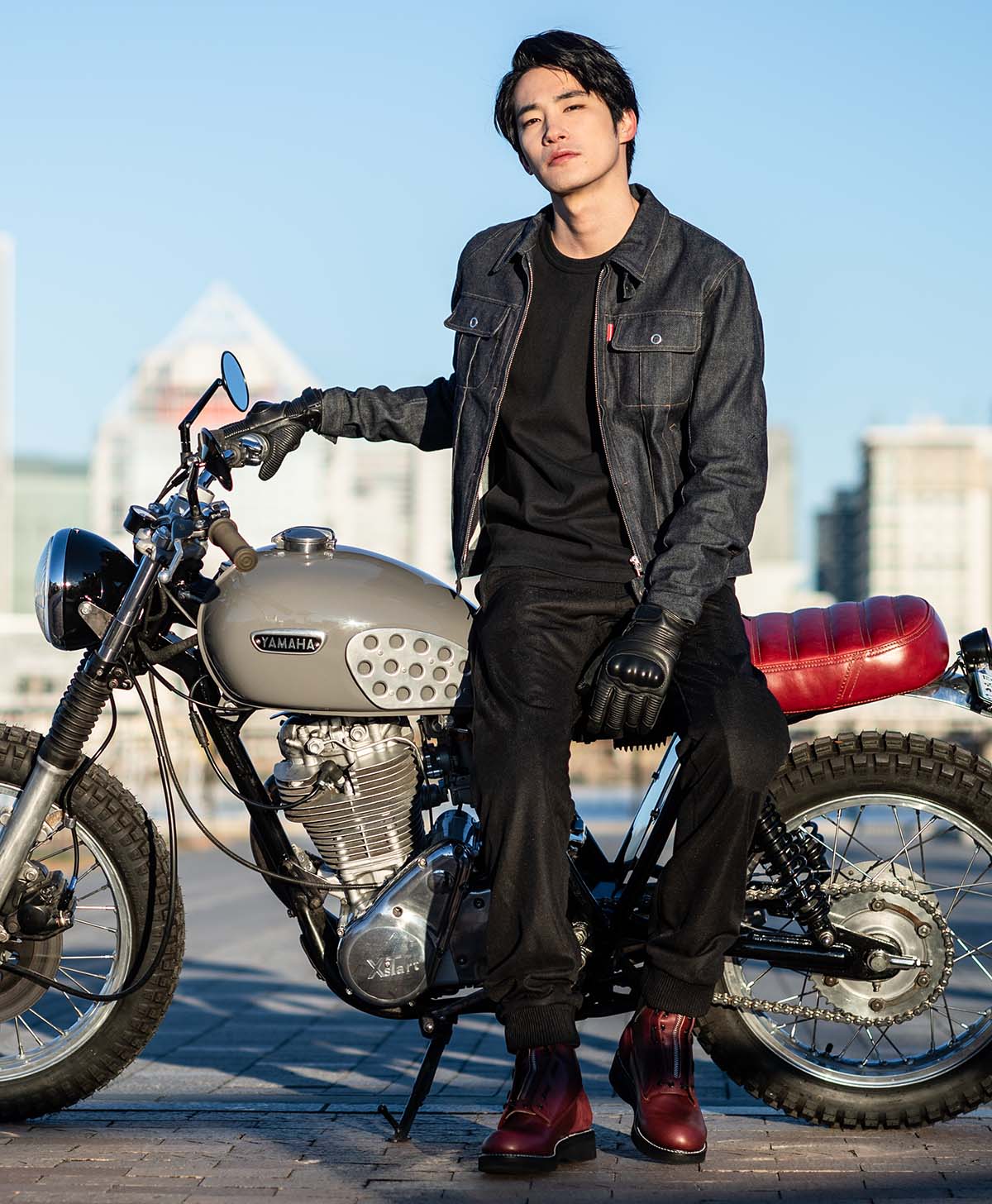 H188 B85 W73 サイズL Tシャツ着用