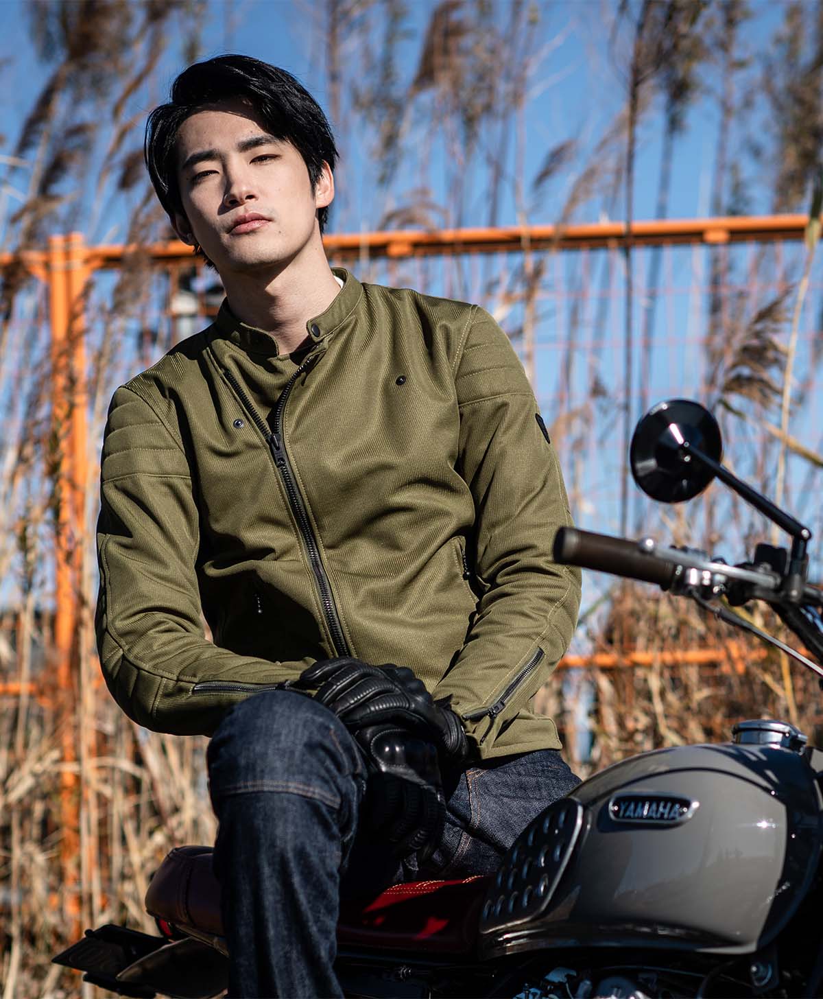 H188 B85 W73 サイズL Tシャツ着用
