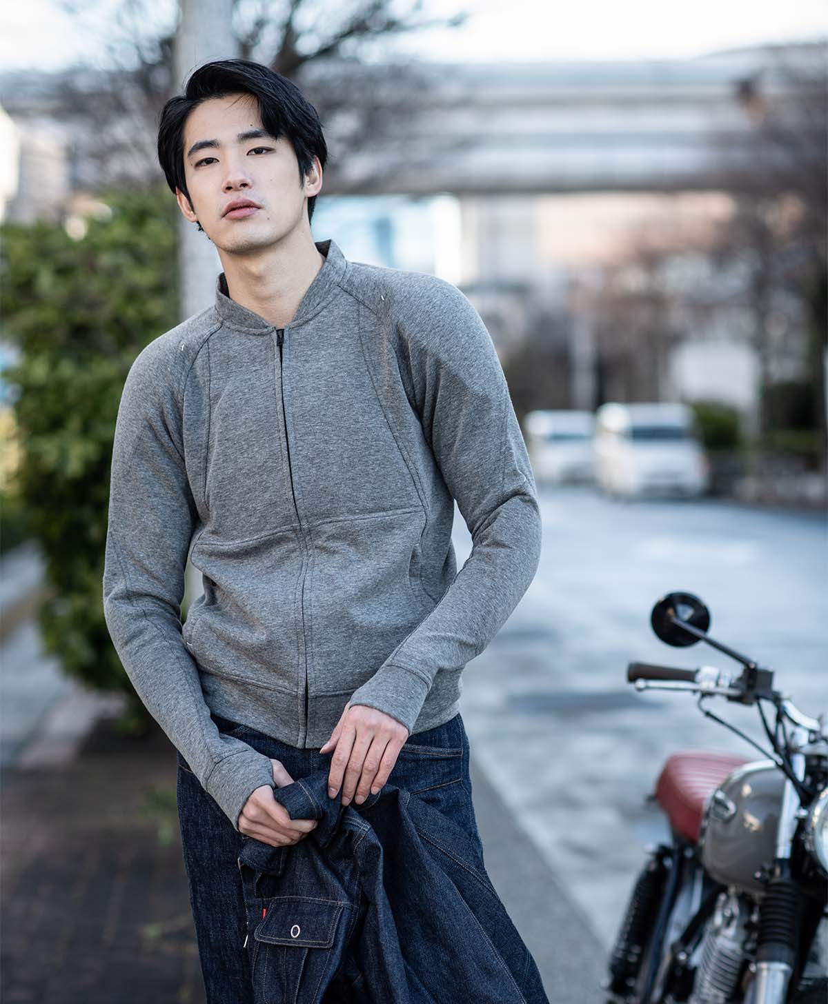 H184 B89 W71 サイズL Tシャツ着用