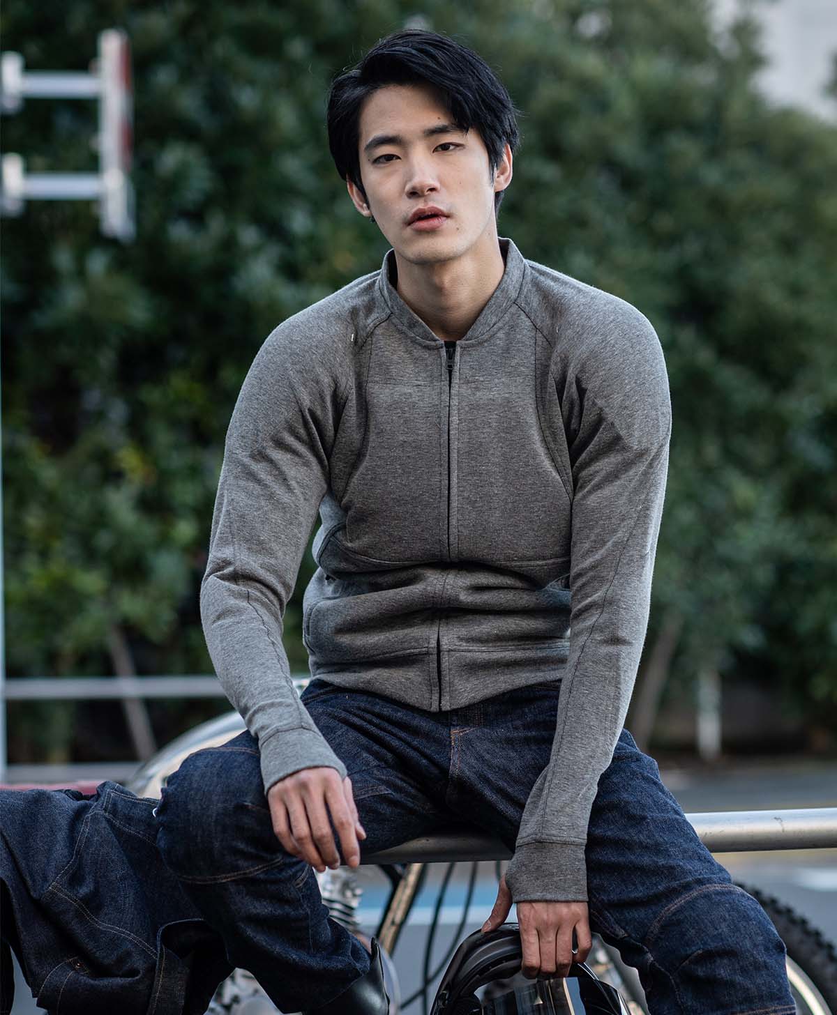 H184 B89 W71 サイズL Tシャツ着用