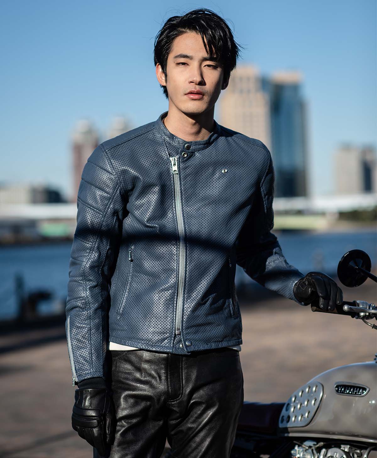 H188 B85 W73 サイズL Tシャツ着用