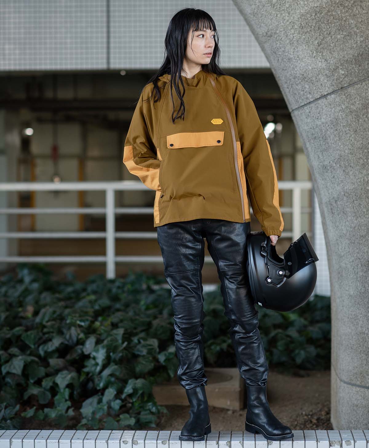 H172 B89 W62 サイズL Tシャツ着用