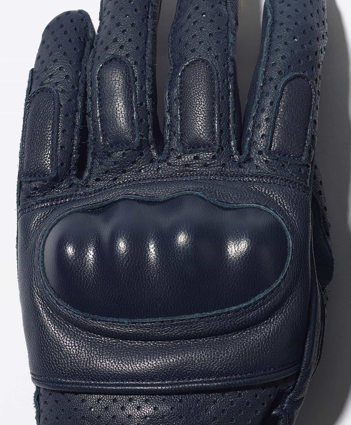 革巻きの硬質ナックルパッドを甲側に配置