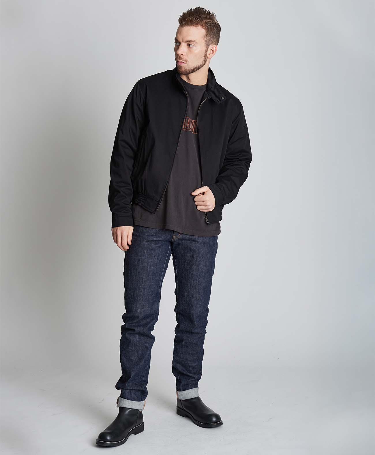176cm 72kg サイズL Tシャツ着用