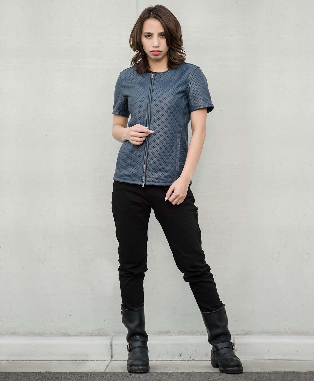 165cm 49kg サイズWM Tシャツ着用