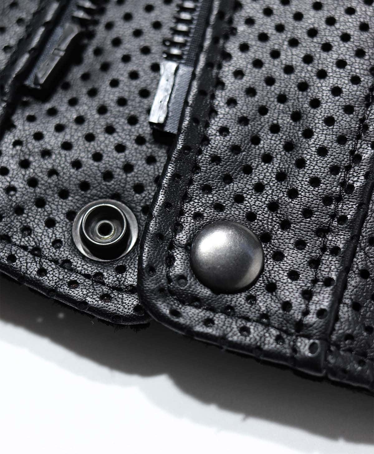 シックなカラー調のドットボタンが近代的な雰囲気を演出