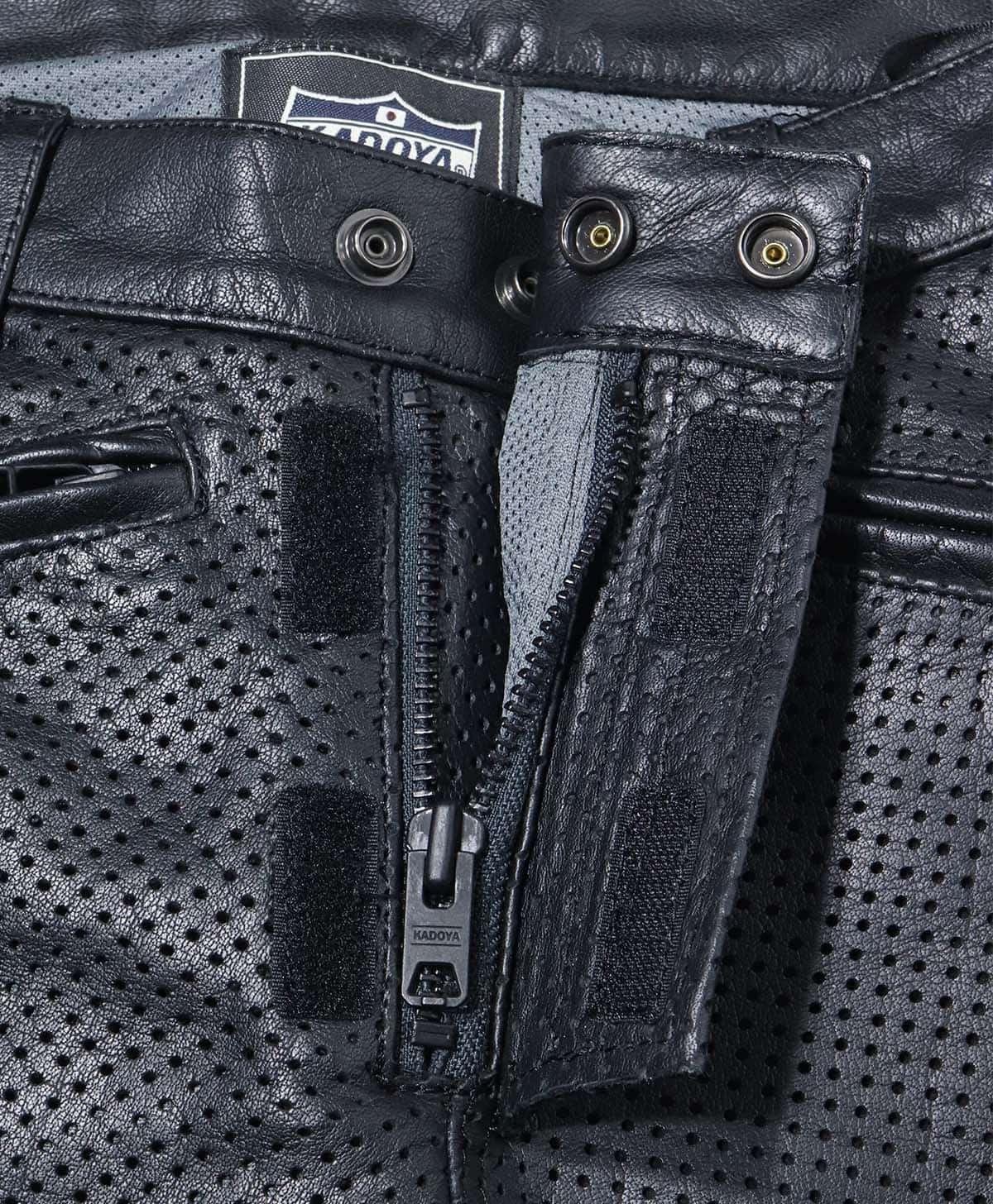 ファスナー+ベルクロでしっかりと留れる様に。