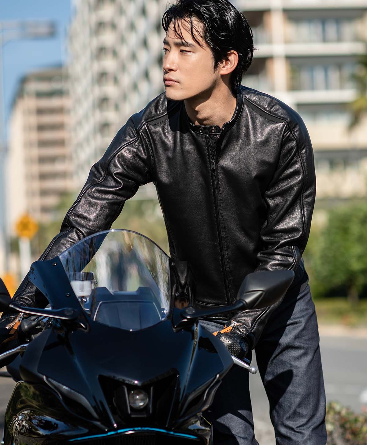 H188 B85 W73 サイズL Tシャツ着用