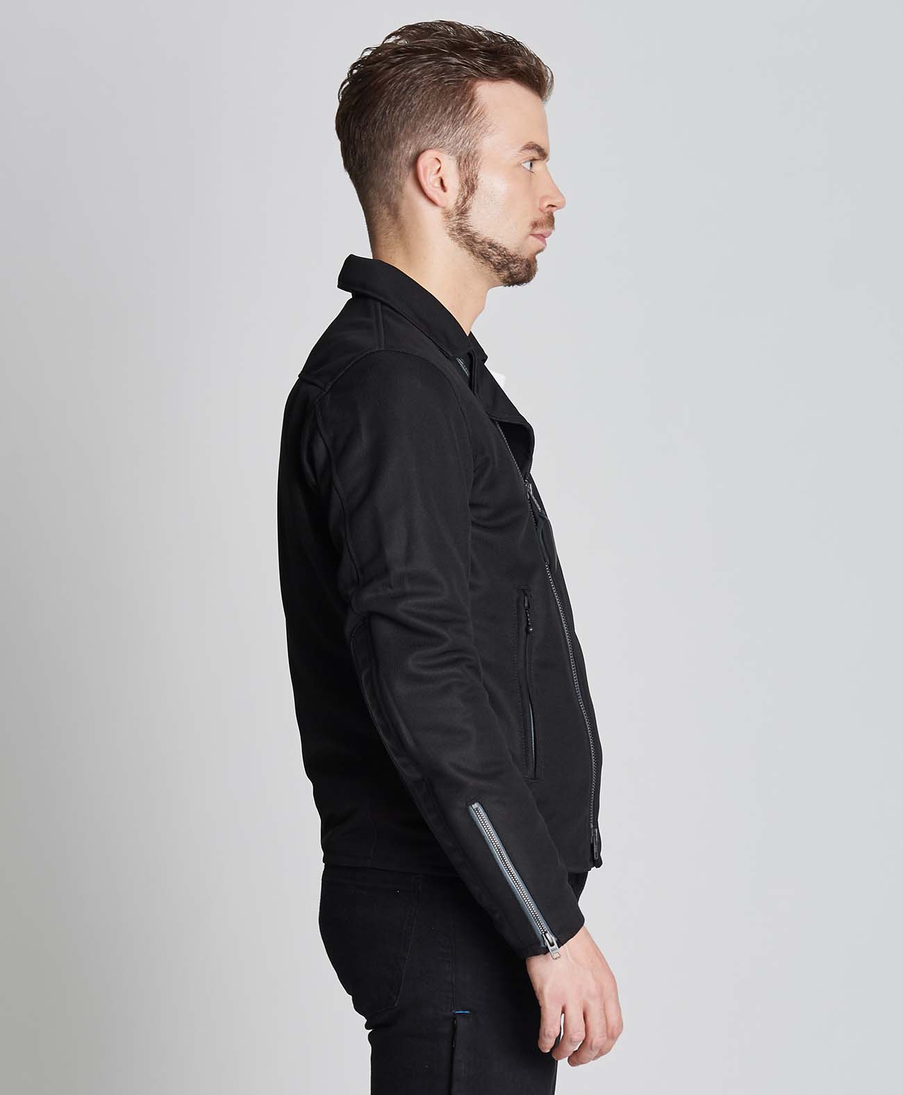 176cm 75kg サイズL Tシャツ着用
