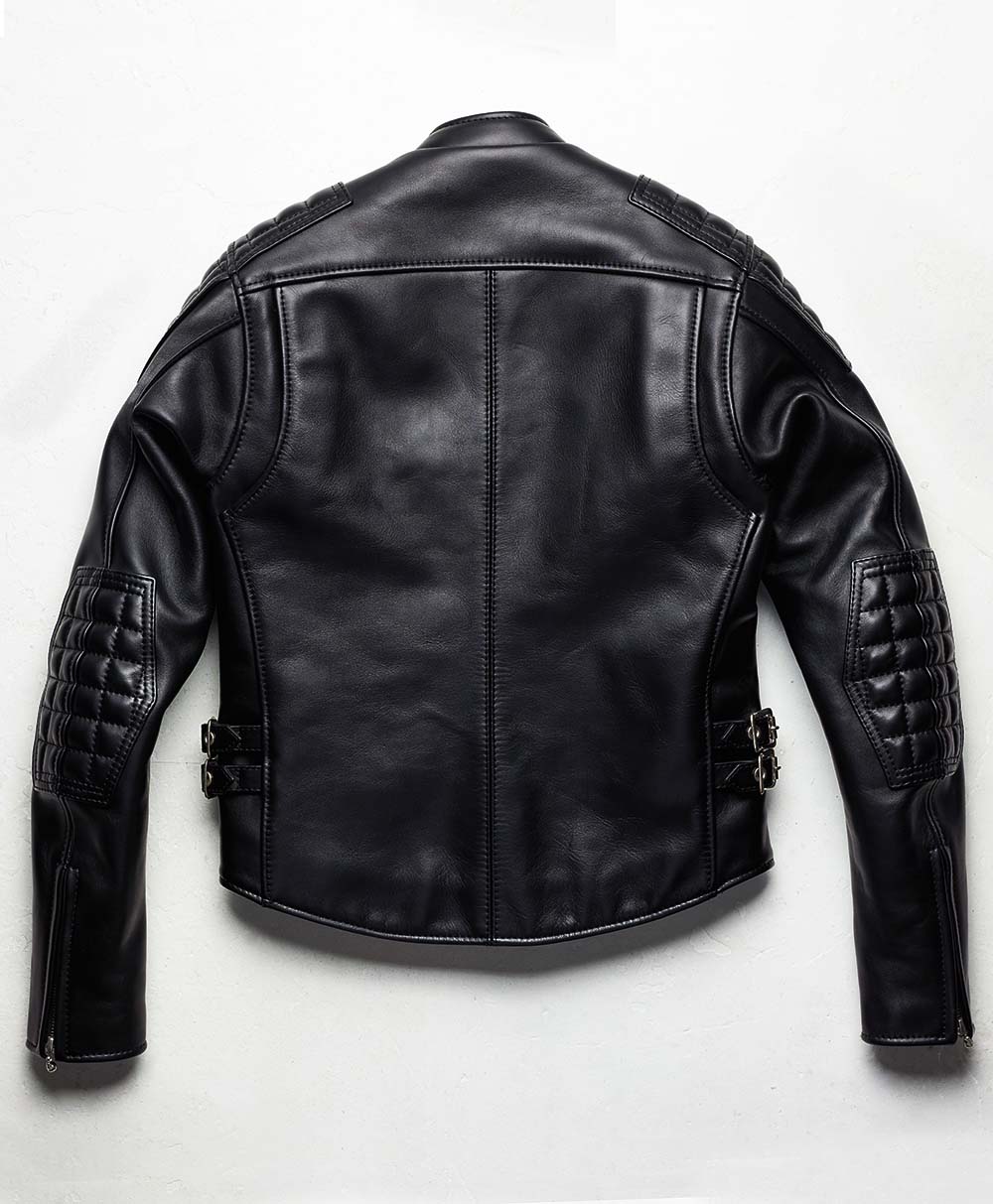 コンパクトなアクションプリーツのあるバックデザイン