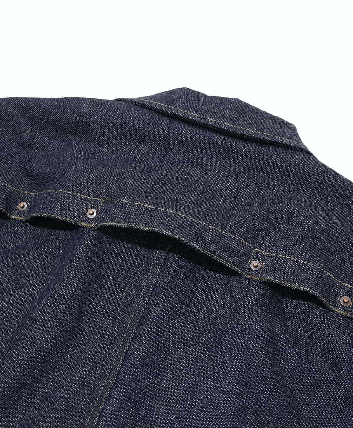 背面ヨーク部分は、走行風を逃すベンチレーションになっている。