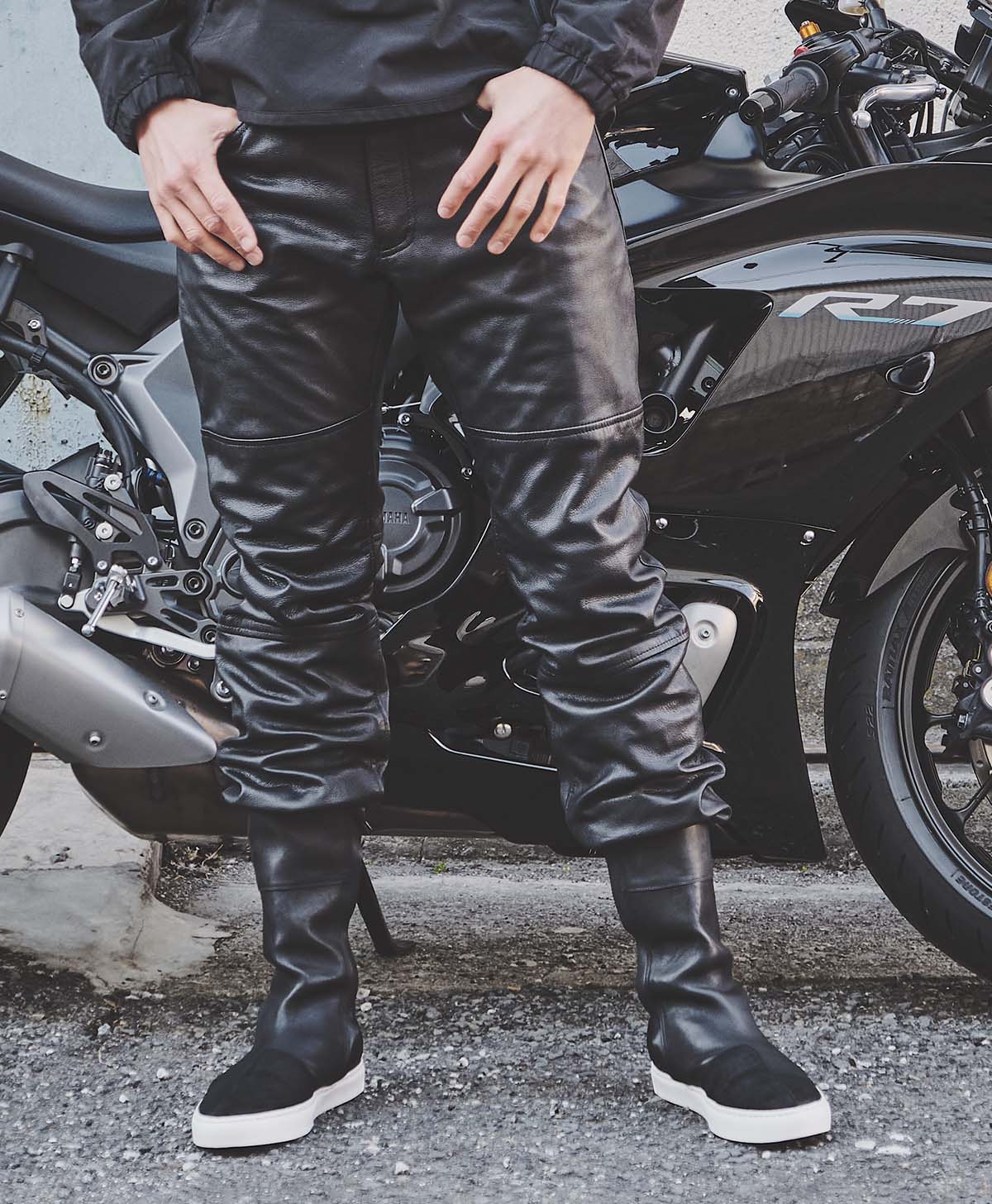 Leder High Sneaker M2 / Schwarz / Weiß