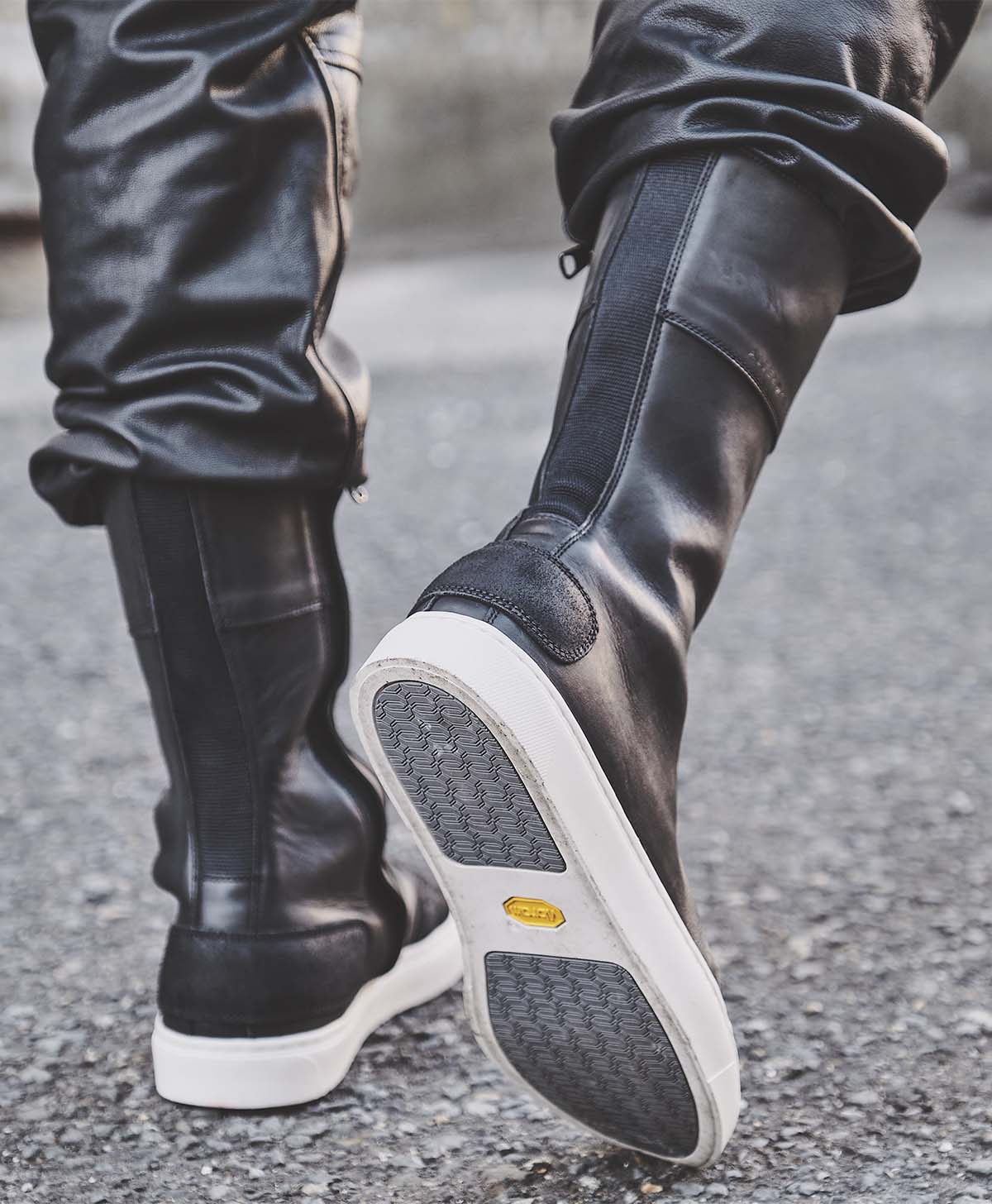 Leder High Sneaker M2 / Schwarz / Weiß