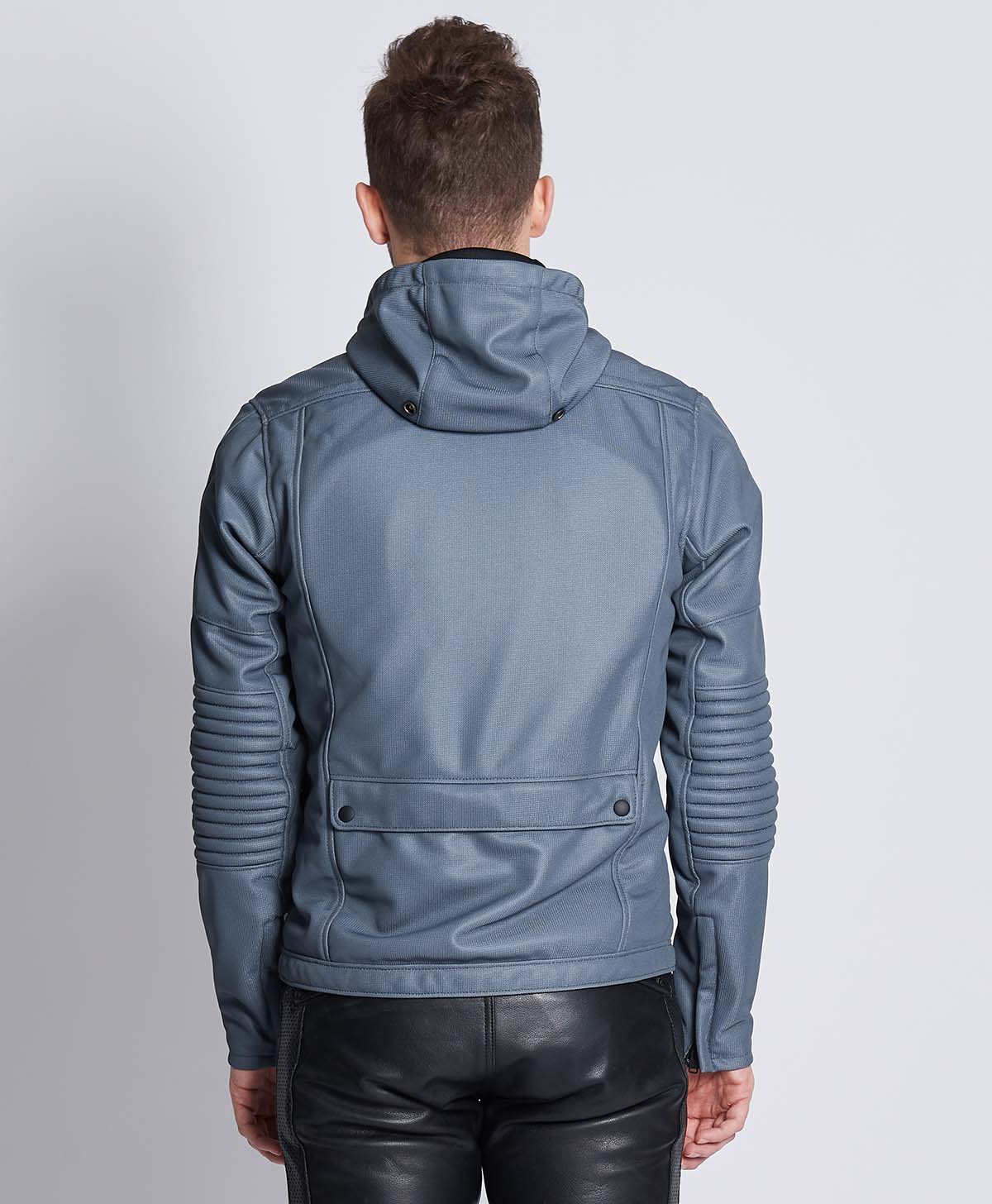 176cm 75kg サイズL Tシャツ着用
