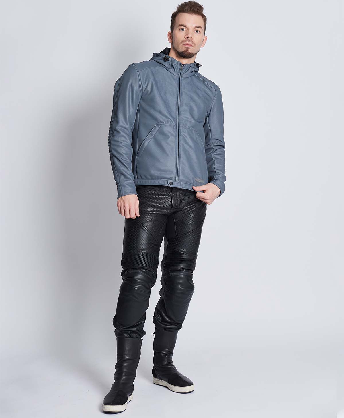 176cm 75kg サイズL Tシャツ着用