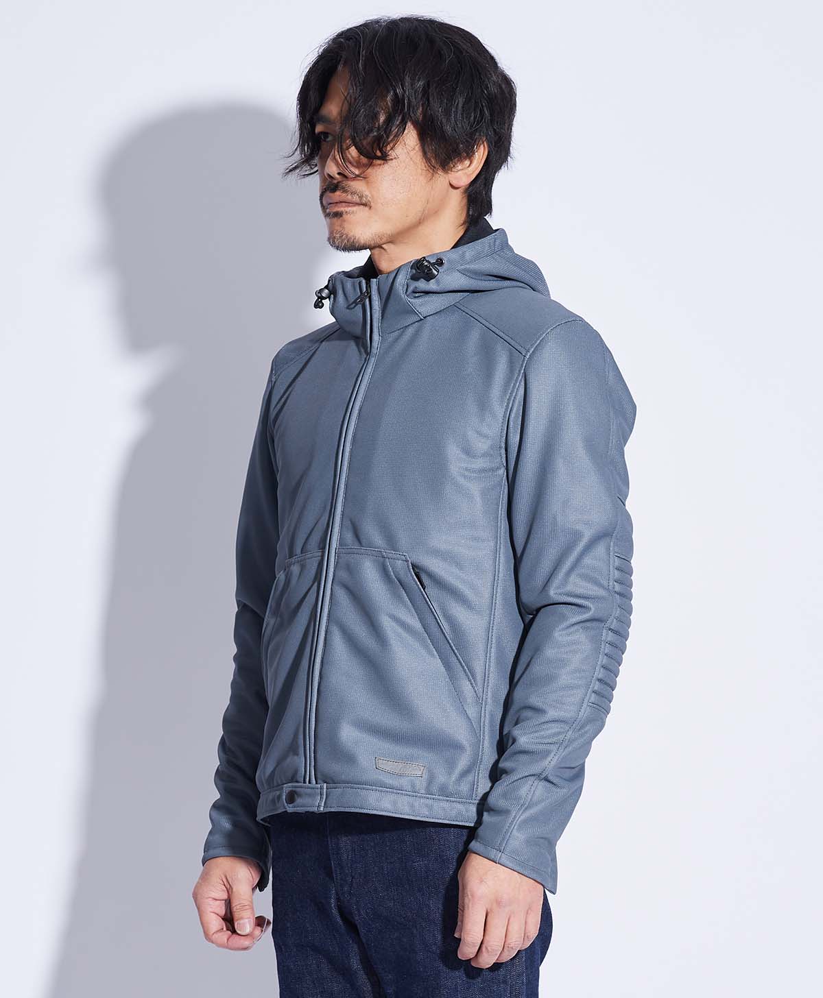 173cm 62kg サイズL Tシャツ着用