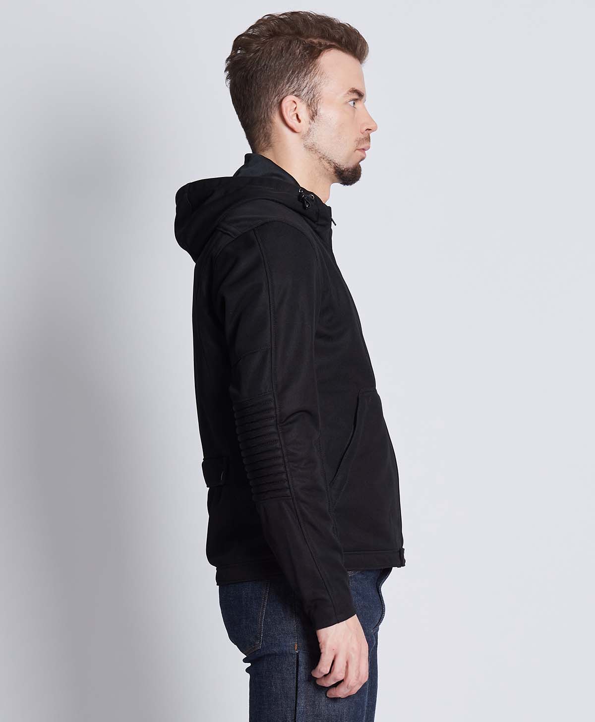 176cm 75kg サイズL Tシャツ着用