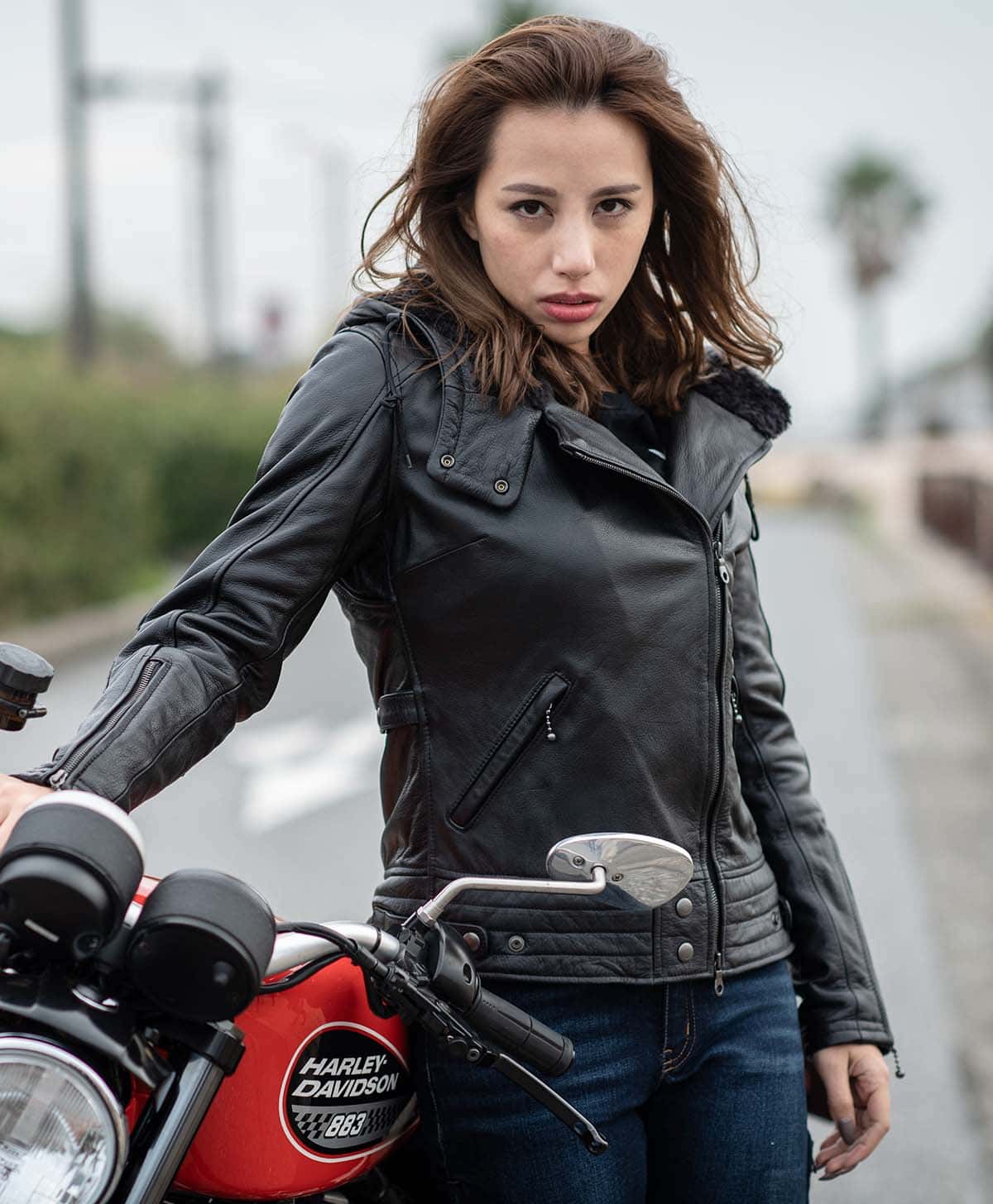 H165 B82 W60 H87 サイズM Tシャツ着用