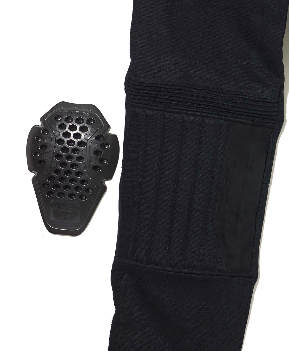 CE LEVEL1 AIR SLIM PAD / SHOULDERもしくはCE LEVEL2 CE SHOULDER PROTECTOR(MEN`S)を装備可能