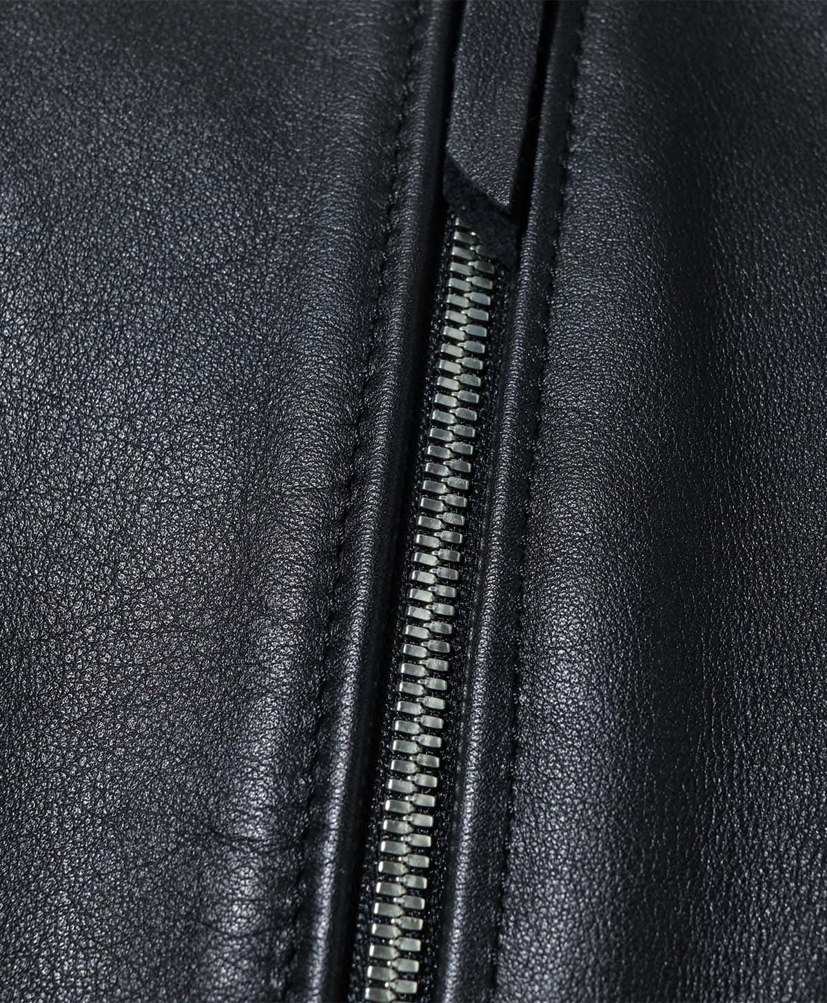 上品な印象のYKK EXCELLA ファスナーを採用