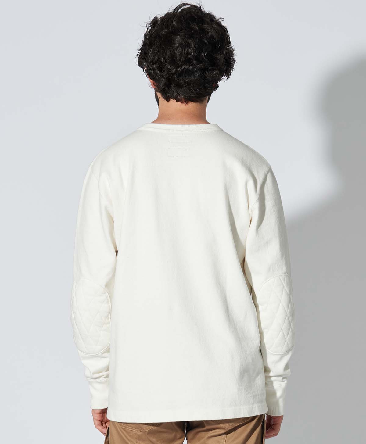 H175 B89 W78サイズL Tシャツ着用