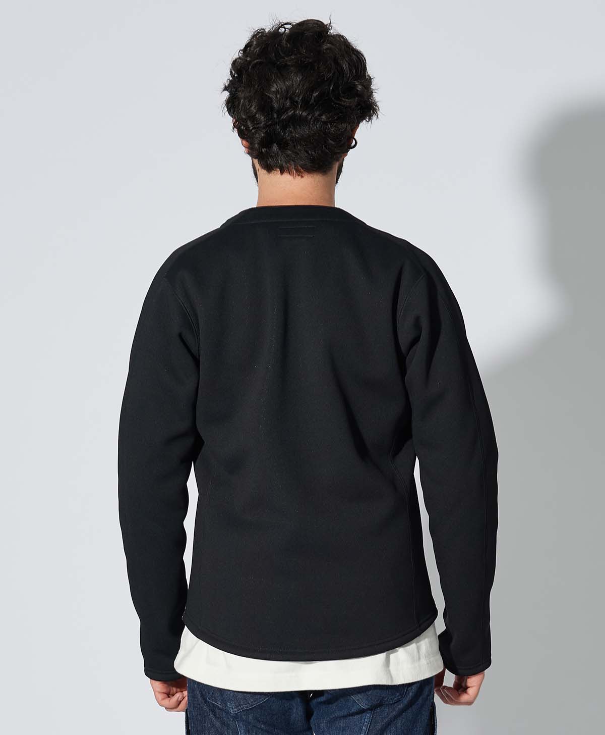 H175 B89 W78サイズL Tシャツ着用