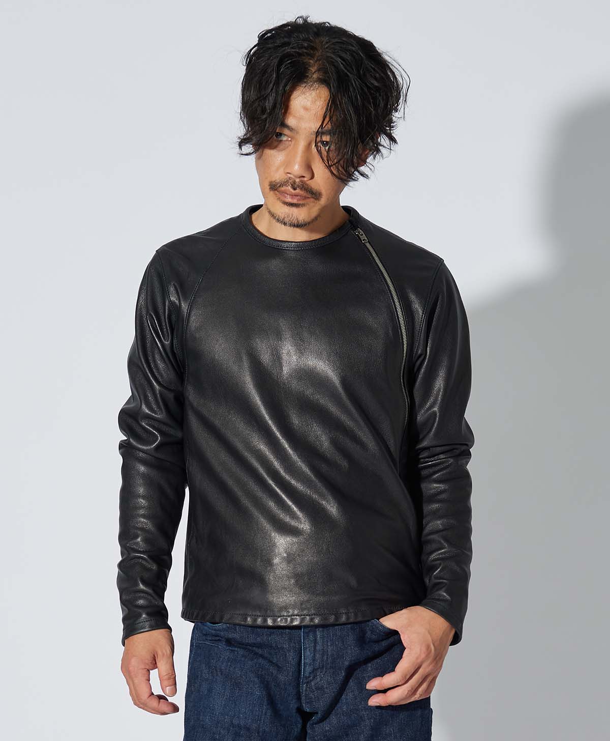 173cm 62kg サイズL Tシャツ着用