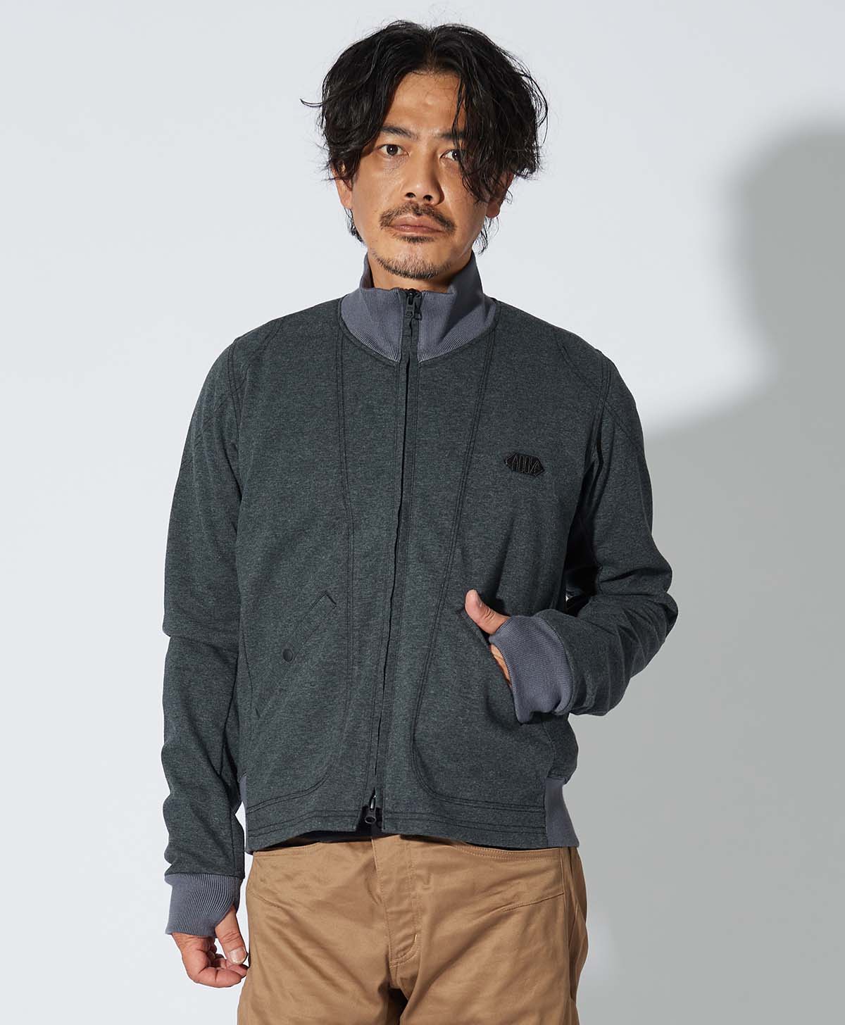 173cm 62kg サイズL /インナー:ロンT
