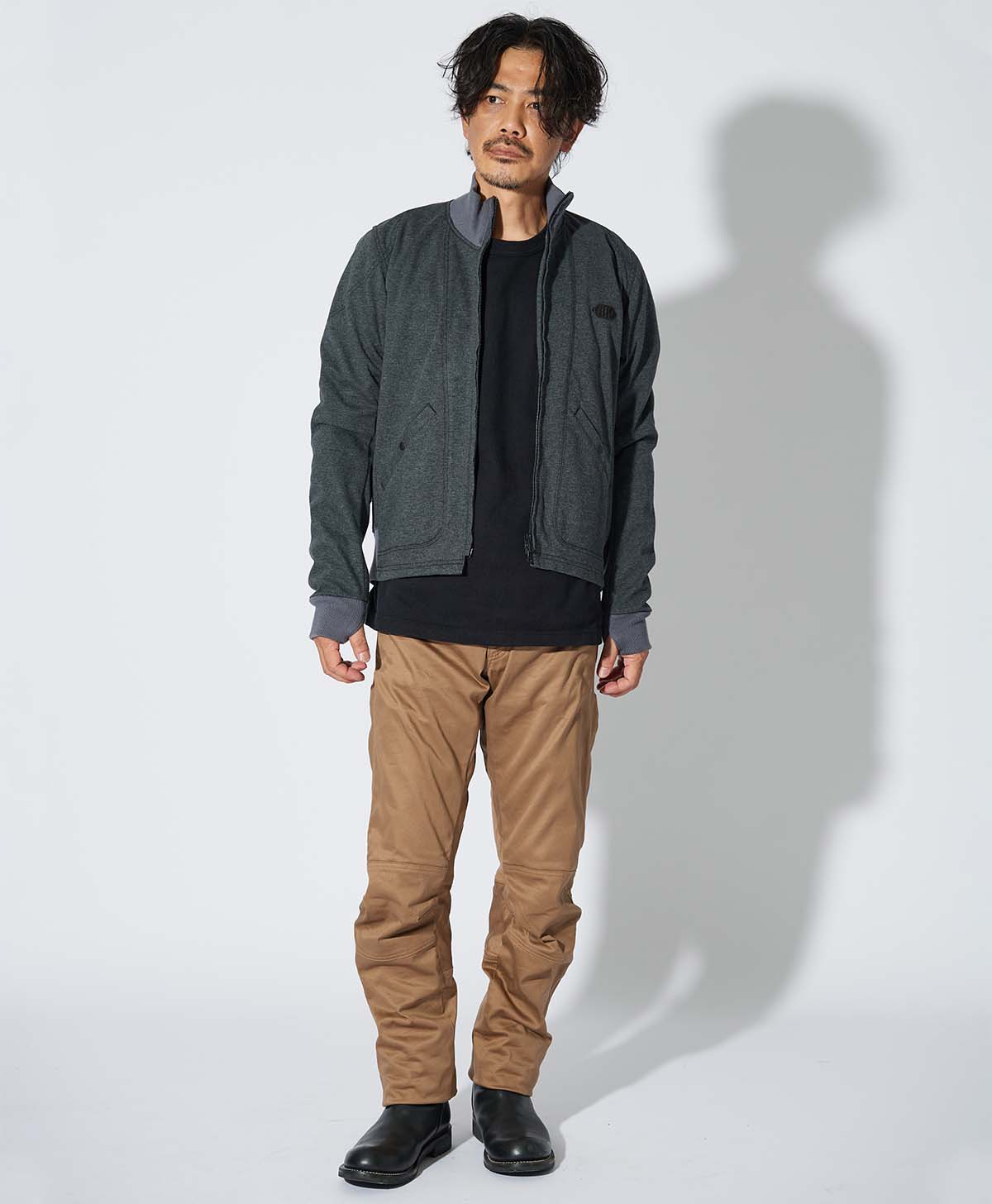 173cm 62kg サイズL /インナー:ロンT