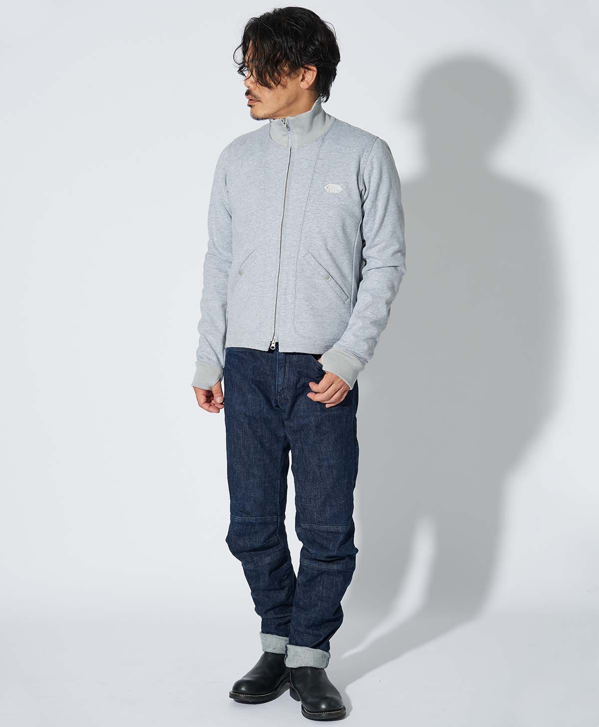 173cm 62kg サイズL /インナー:ロンT